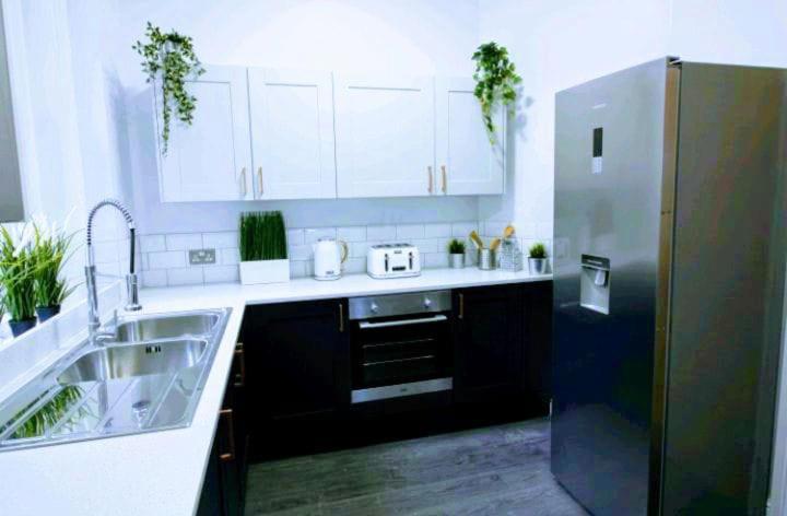 Darwin Stays - Service Accommodation In Newcastle Under Lyme City Centre Luaran gambar