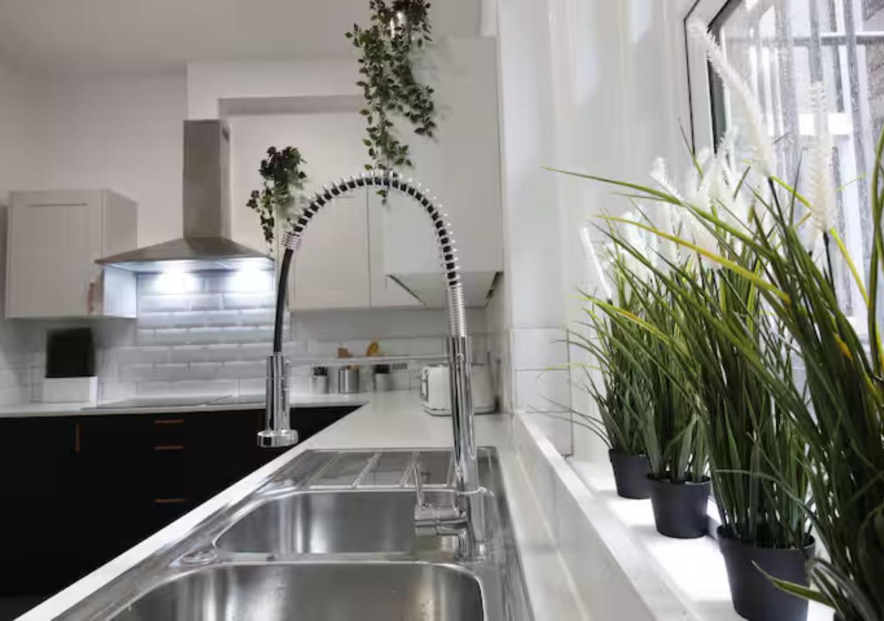 Darwin Stays - Service Accommodation In Newcastle Under Lyme City Centre Luaran gambar